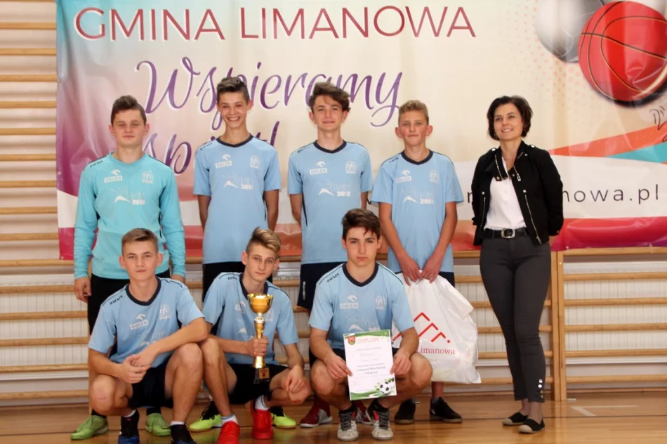 Chłopcy z Mordarki najlepsi w halowej piłce nożnej - zdjęcie 3