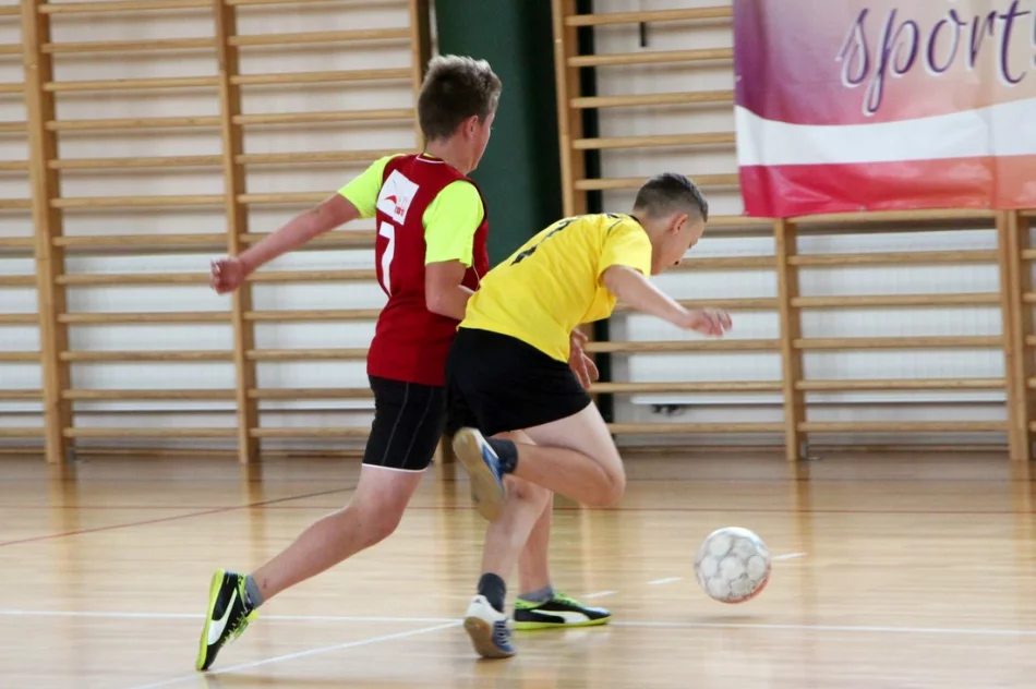 Chłopcy z Mordarki najlepsi w halowej piłce nożnej - zdjęcie 8