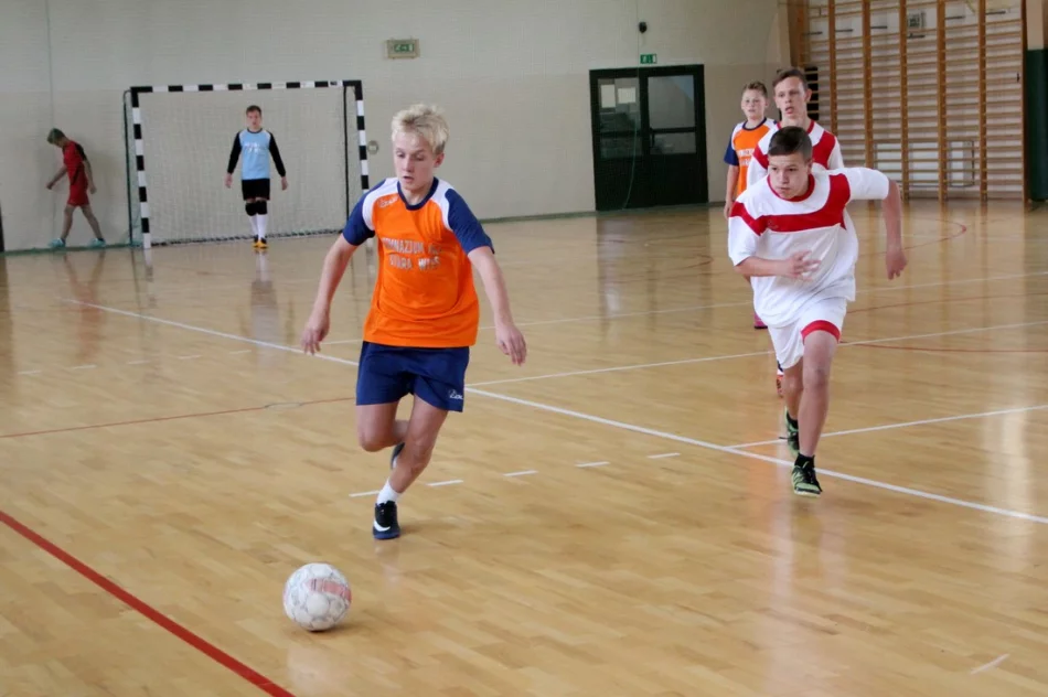 Chłopcy z Mordarki najlepsi w halowej piłce nożnej - zdjęcie 9
