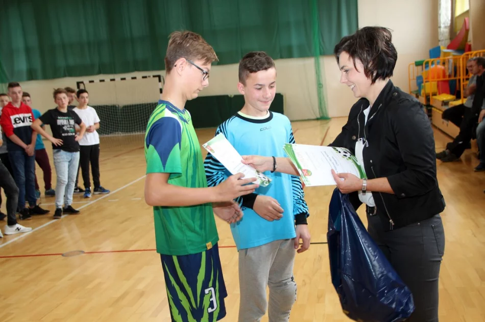 Chłopcy z Mordarki najlepsi w halowej piłce nożnej - zdjęcie 13