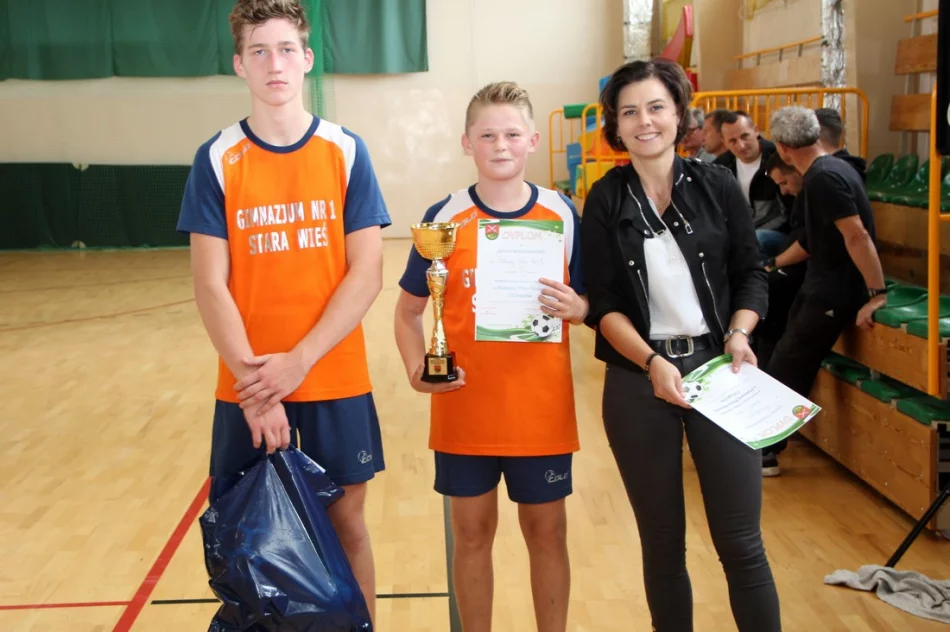 Chłopcy z Mordarki najlepsi w halowej piłce nożnej - zdjęcie 14