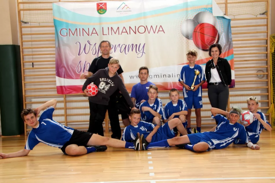 Chłopcy z Mordarki najlepsi w halowej piłce nożnej - zdjęcie 18