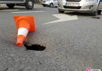 Policja 'pilnuje' dziury, drogowcy nie kwapią się by ją załatać - zdjęcie główne