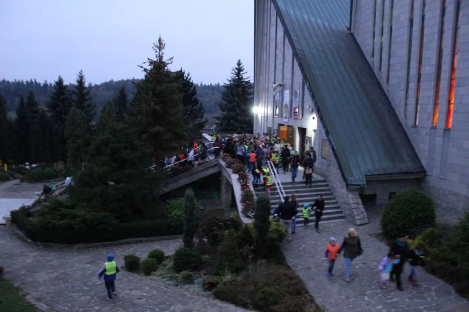 Odblaskowy różaniec w Pasierbcu - zdjęcie 8