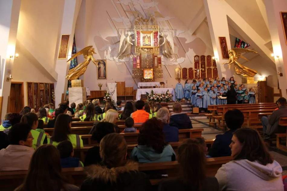 Odblaskowy różaniec w Pasierbcu - zdjęcie 10