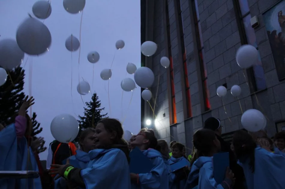 Odblaskowy różaniec w Pasierbcu - zdjęcie 15