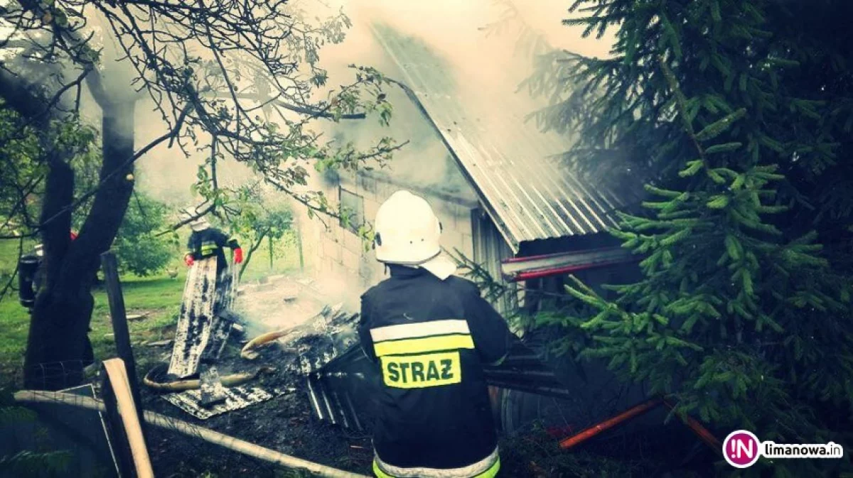 Pożar budynku gospodarczego - 35 strażaków w akcji