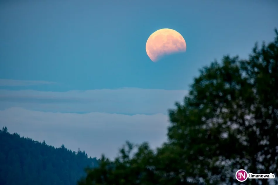 Częściowe zaćmienie Księżyca (zdjęcia i wideo) - zdjęcie 2