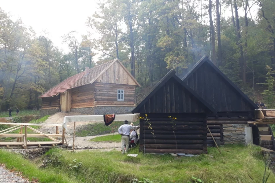 Akcenty z Limanowszczyzny w sądeckim skansenie - zdjęcie 3