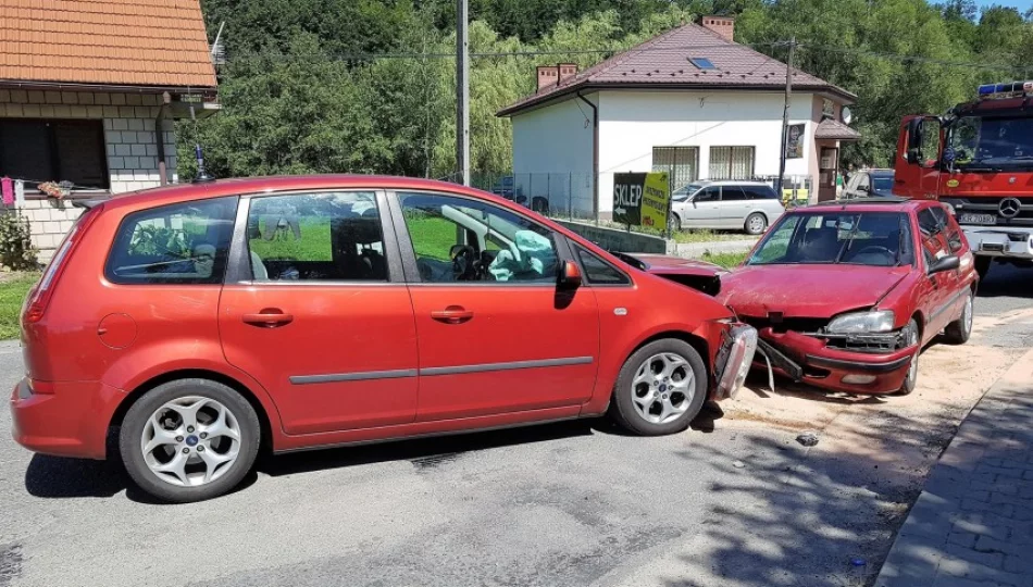 Zderzenie trzech aut. Ranne cztery osoby, w tym dwoje dzieci - zdjęcie 1