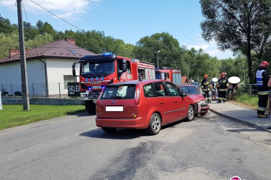 Zderzenie trzech aut. Ranne cztery osoby, w tym dwoje dzieci - zdjęcie 2