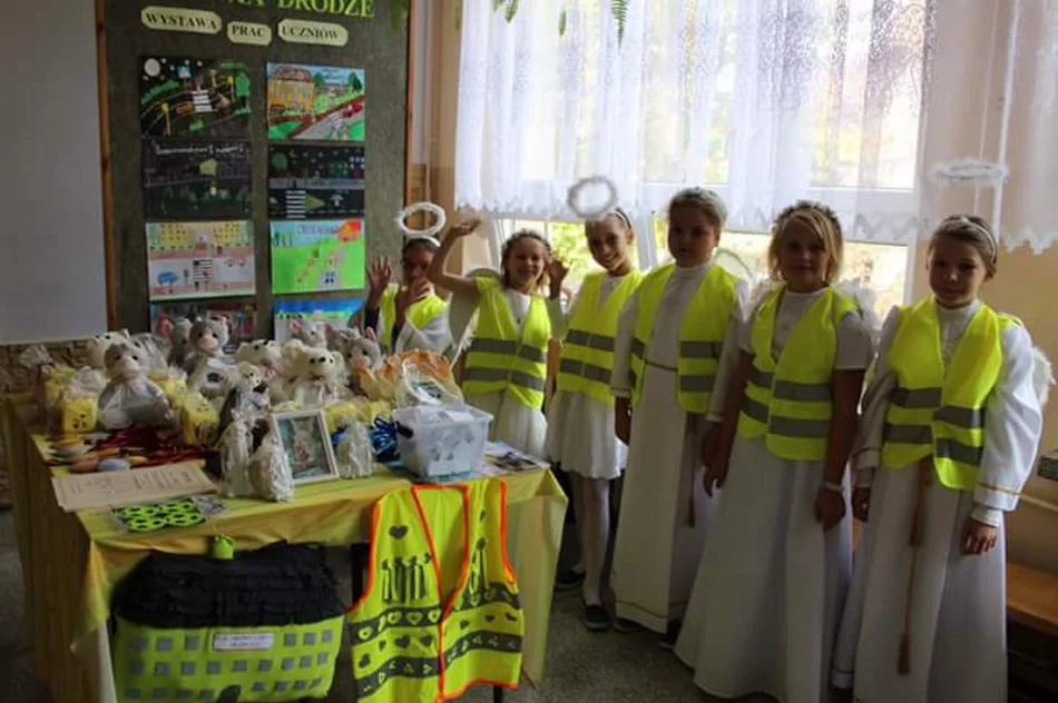 „Bezpieczny i słodki dzień” w Szkole Podstawowej w Pasierbcu - zdjęcie 17