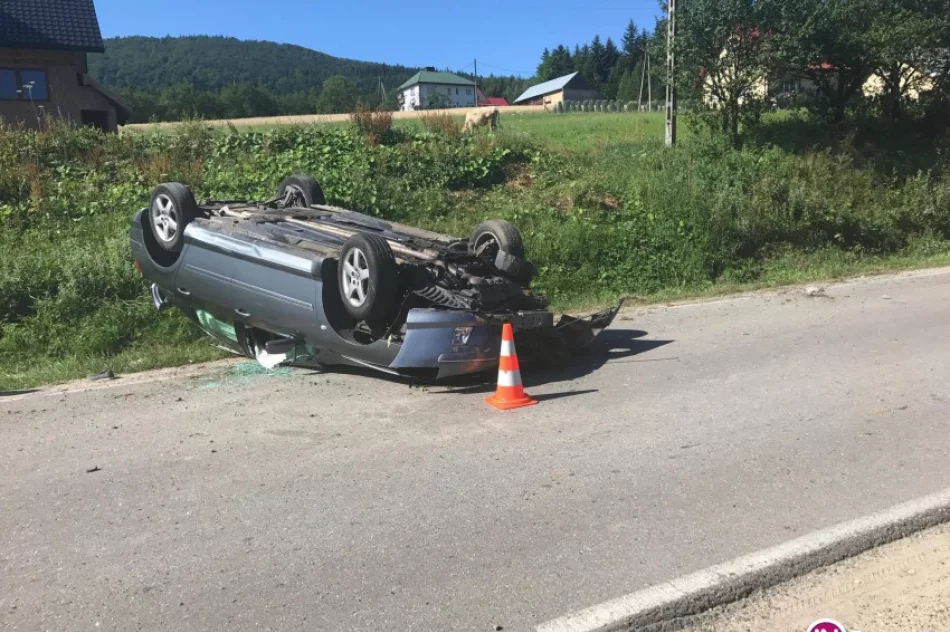 Dachowanie Peugeota. Do szpitala zabrano dziecko - zdjęcie 2