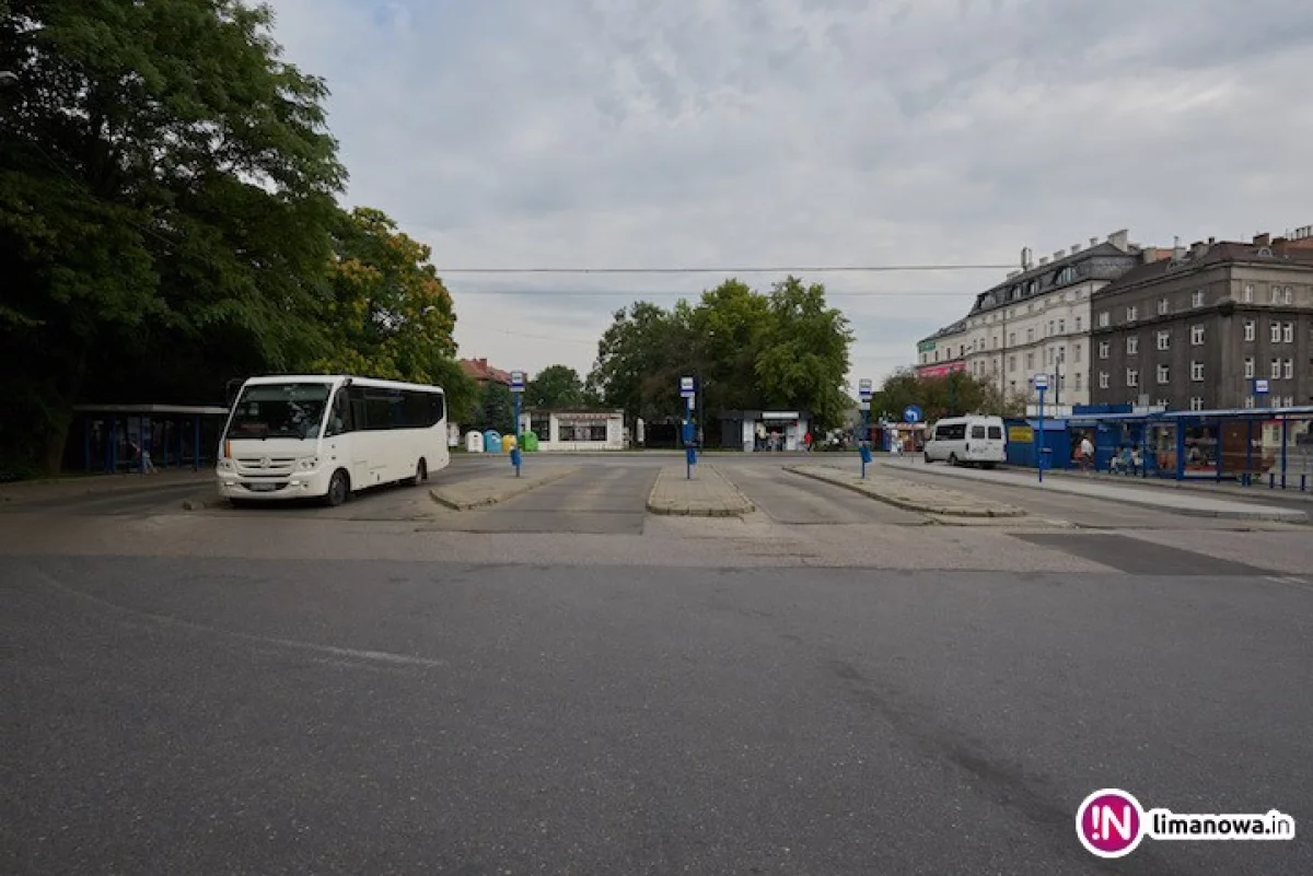 Komunikacyjny chaos trwa: podróżni zdezorientowani, przewoźnicy nie wiedzą gdzie będą się zatrzymywać