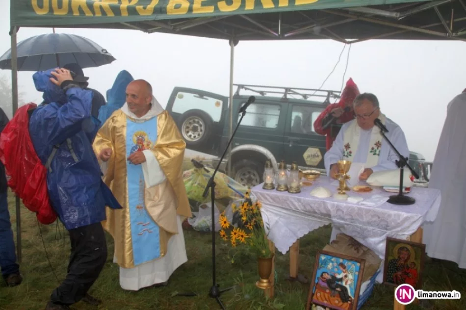 Deszcz nie zniechęcił turystów, którzy wzięli udział w jubileuszowym złazie - zdjęcie 2