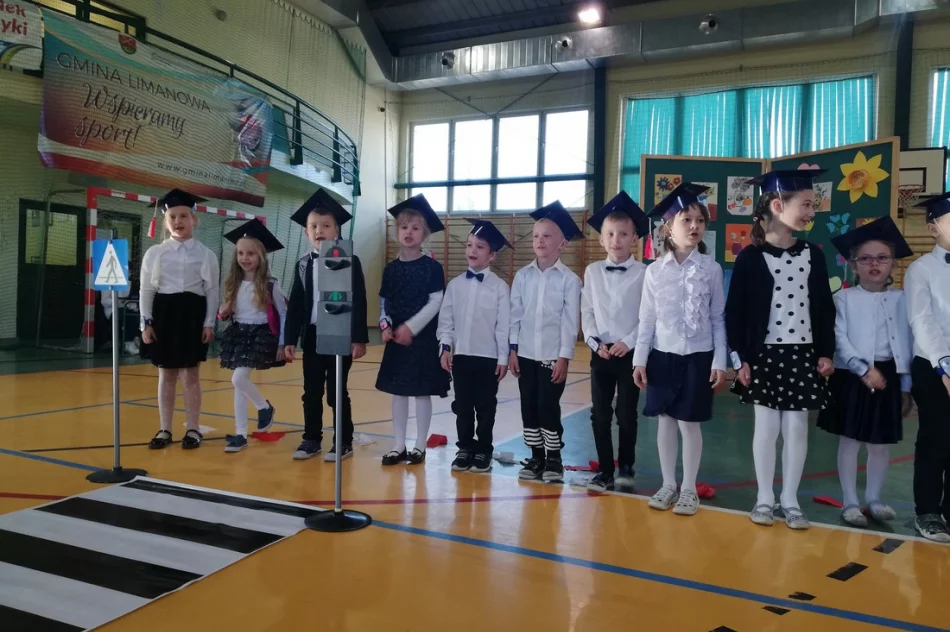 „Ślubowanie pierwszaków” w SP Mordarka z odblaskami w roli głównej - zdjęcie 2