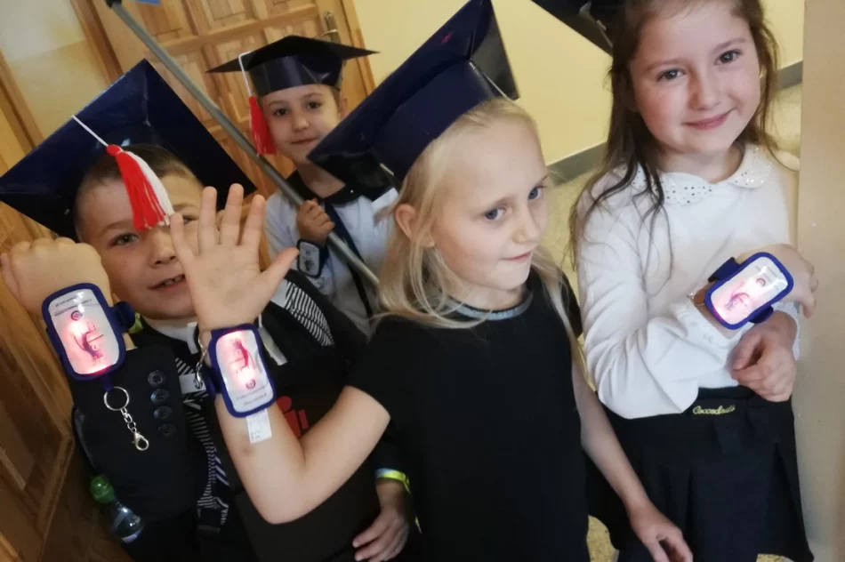 „Ślubowanie pierwszaków” w SP Mordarka z odblaskami w roli głównej - zdjęcie 6