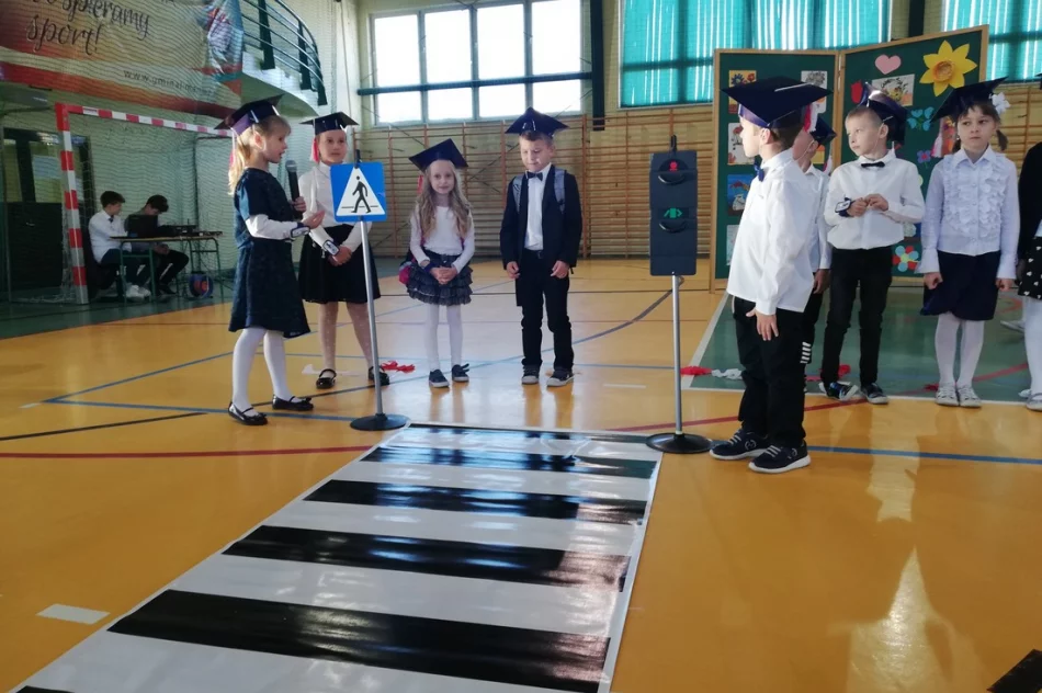 „Ślubowanie pierwszaków” w SP Mordarka z odblaskami w roli głównej - zdjęcie 11