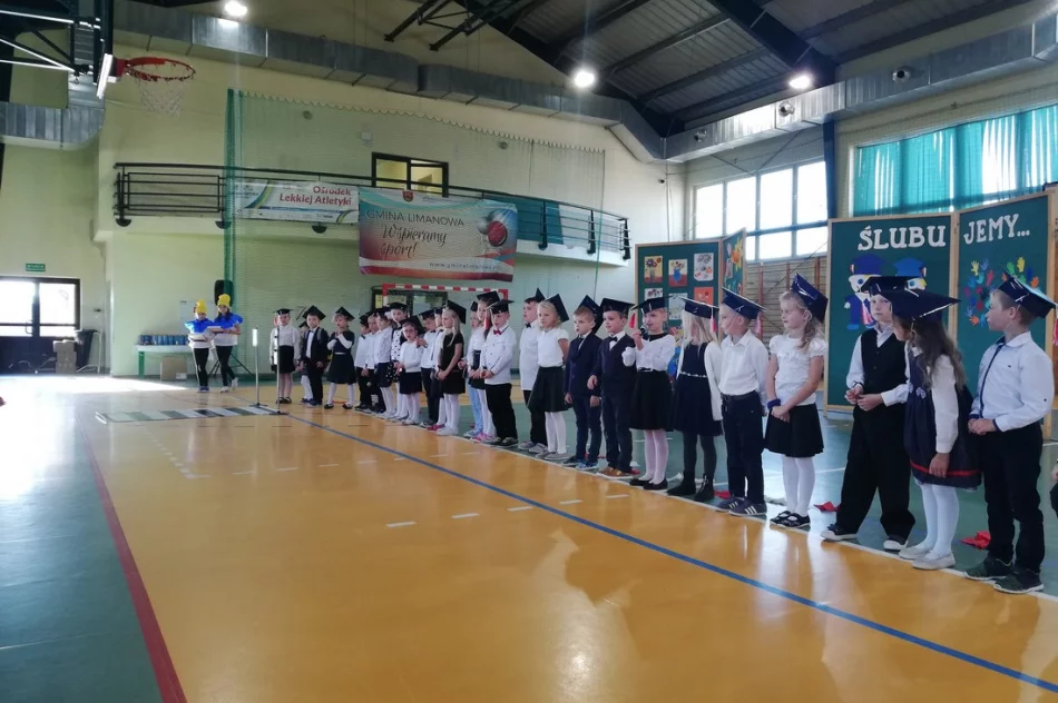 „Ślubowanie pierwszaków” w SP Mordarka z odblaskami w roli głównej - zdjęcie 12