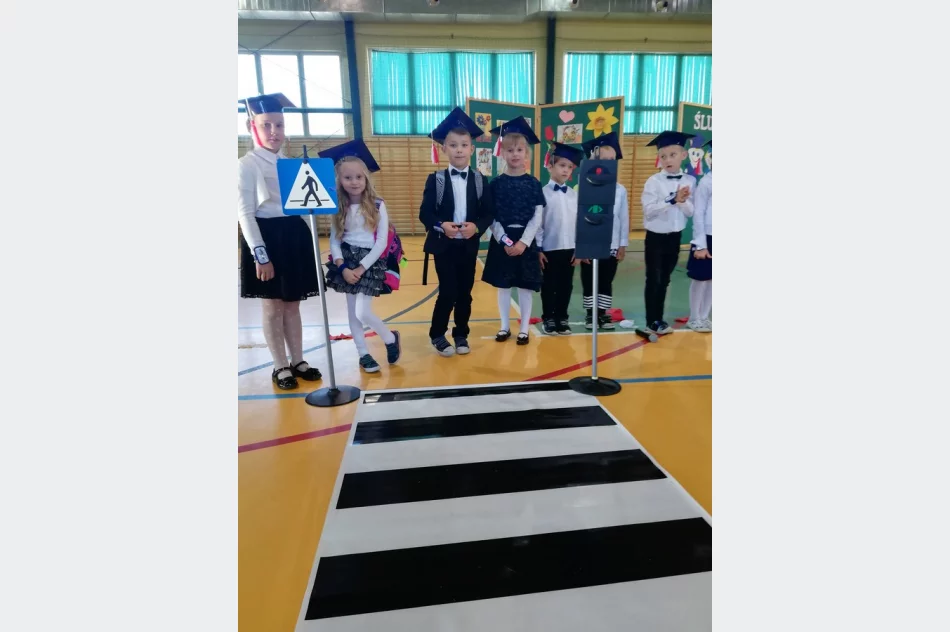 „Ślubowanie pierwszaków” w SP Mordarka z odblaskami w roli głównej - zdjęcie 13