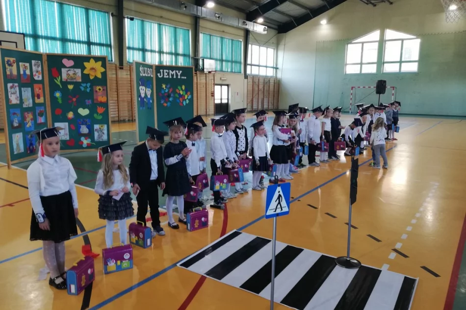 „Ślubowanie pierwszaków” w SP Mordarka z odblaskami w roli głównej - zdjęcie 17