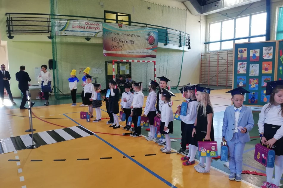 „Ślubowanie pierwszaków” w SP Mordarka z odblaskami w roli głównej - zdjęcie 18