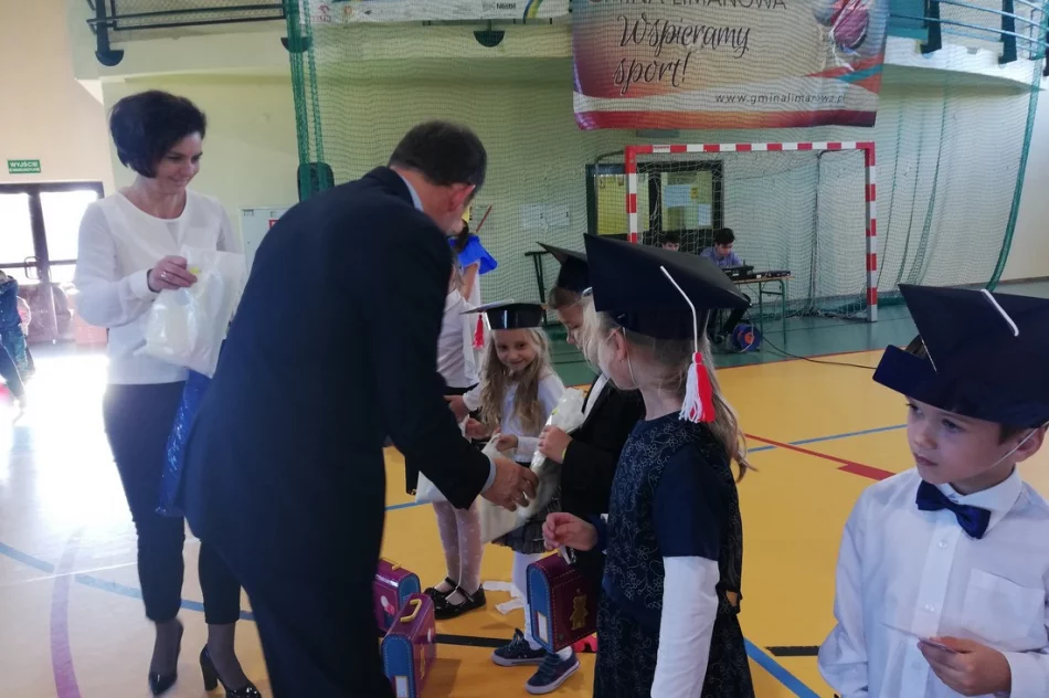 „Ślubowanie pierwszaków” w SP Mordarka z odblaskami w roli głównej - zdjęcie 19