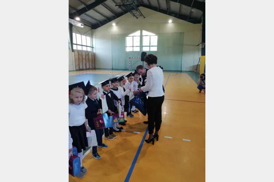 „Ślubowanie pierwszaków” w SP Mordarka z odblaskami w roli głównej - zdjęcie 20