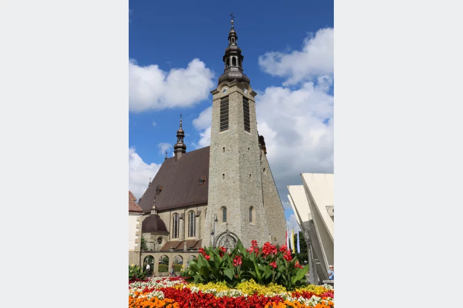 100-lecie poświęcenia Limanowskiego Kościoła Bazyliki Mniejszej pw. Matki Boskiej Bolesnej 28 października 2018 r. godz. 12.00 - zdjęcie 9