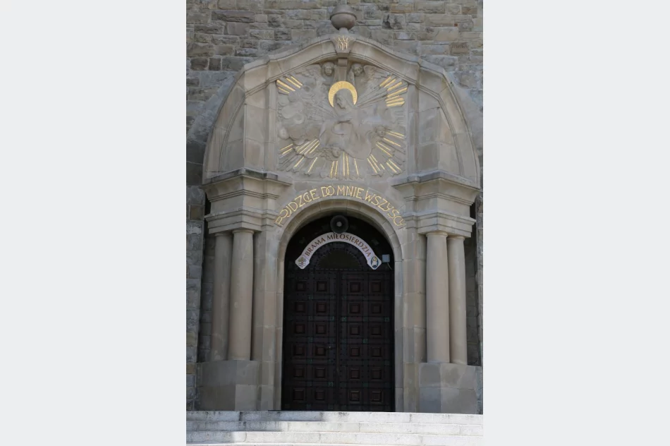 100-lecie poświęcenia Limanowskiego Kościoła Bazyliki Mniejszej pw. Matki Boskiej Bolesnej 28 października 2018 r. godz. 12.00 - zdjęcie 12