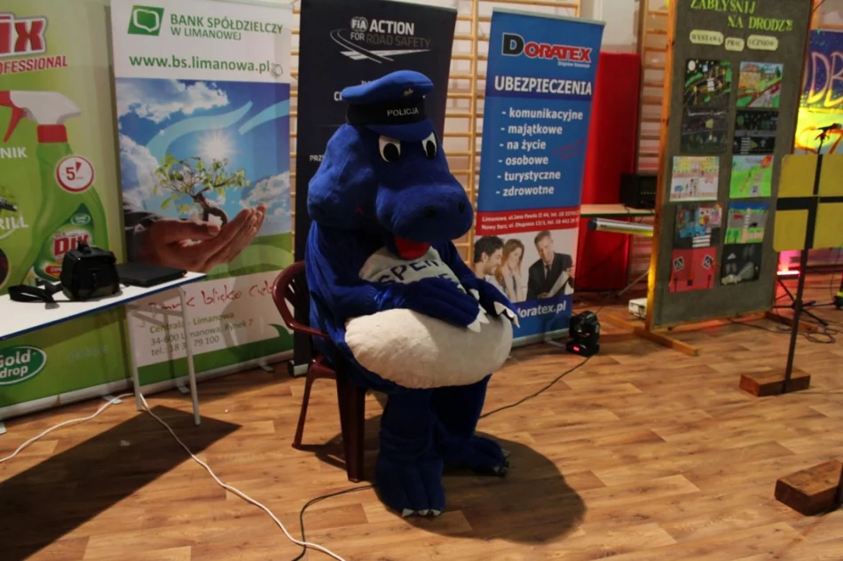 Wielka Gala Odblaskowa z „Inspektorem Wawelkiem” w Szkole Podstawowej w Pasierbcu  - zdjęcie 4