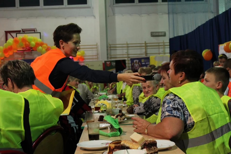 Wielka Gala Odblaskowa z „Inspektorem Wawelkiem” w Szkole Podstawowej w Pasierbcu  - zdjęcie 6