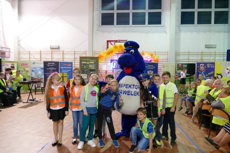 Wielka Gala Odblaskowa z „Inspektorem Wawelkiem” w Szkole Podstawowej w Pasierbcu  - zdjęcie 7