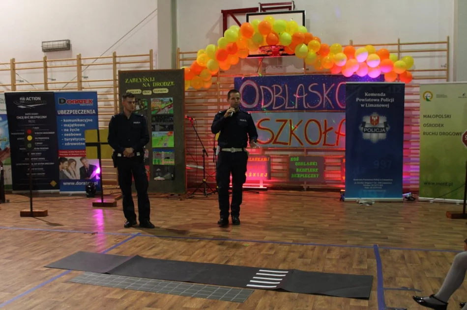 Wielka Gala Odblaskowa z „Inspektorem Wawelkiem” w Szkole Podstawowej w Pasierbcu  - zdjęcie 10