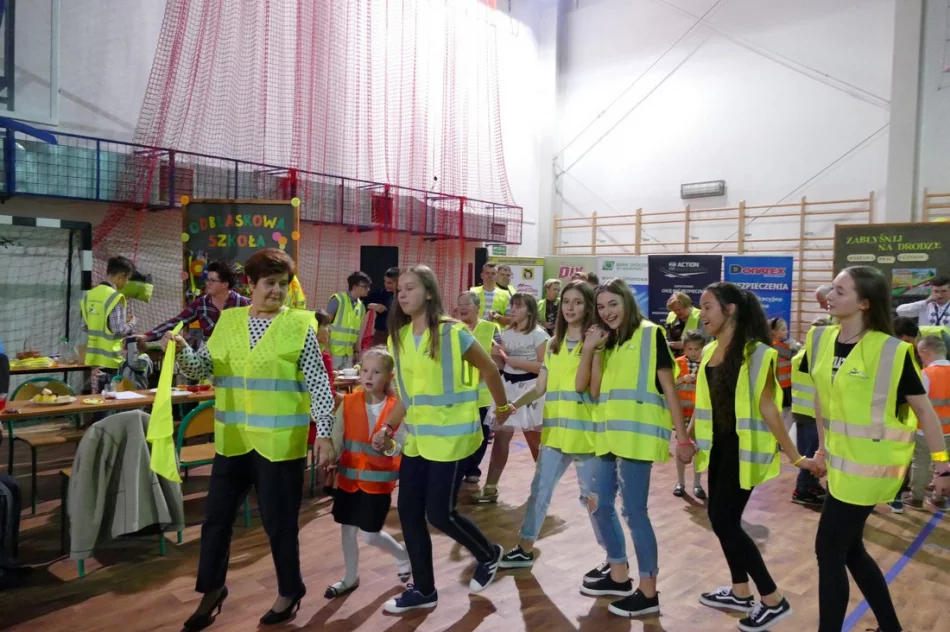 Wielka Gala Odblaskowa z „Inspektorem Wawelkiem” w Szkole Podstawowej w Pasierbcu  - zdjęcie 11