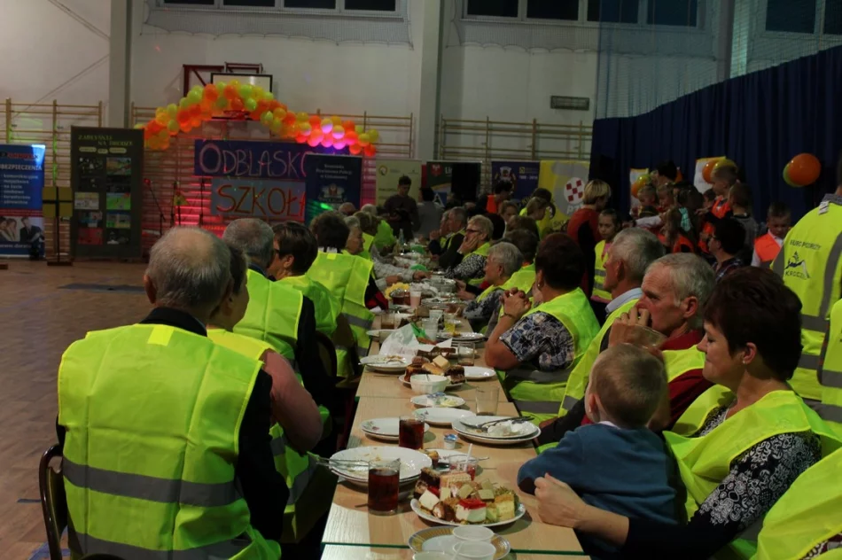 Wielka Gala Odblaskowa z „Inspektorem Wawelkiem” w Szkole Podstawowej w Pasierbcu  - zdjęcie 13