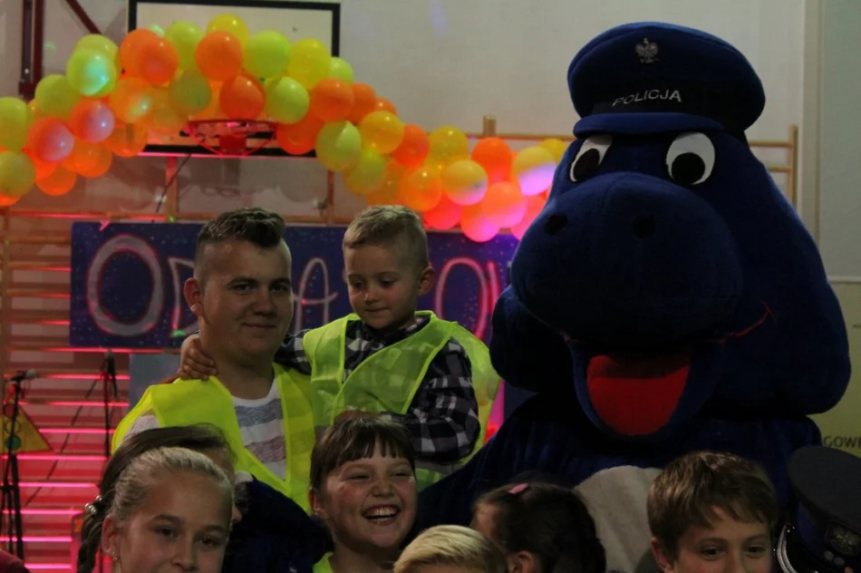 Wielka Gala Odblaskowa z „Inspektorem Wawelkiem” w Szkole Podstawowej w Pasierbcu  - zdjęcie 17