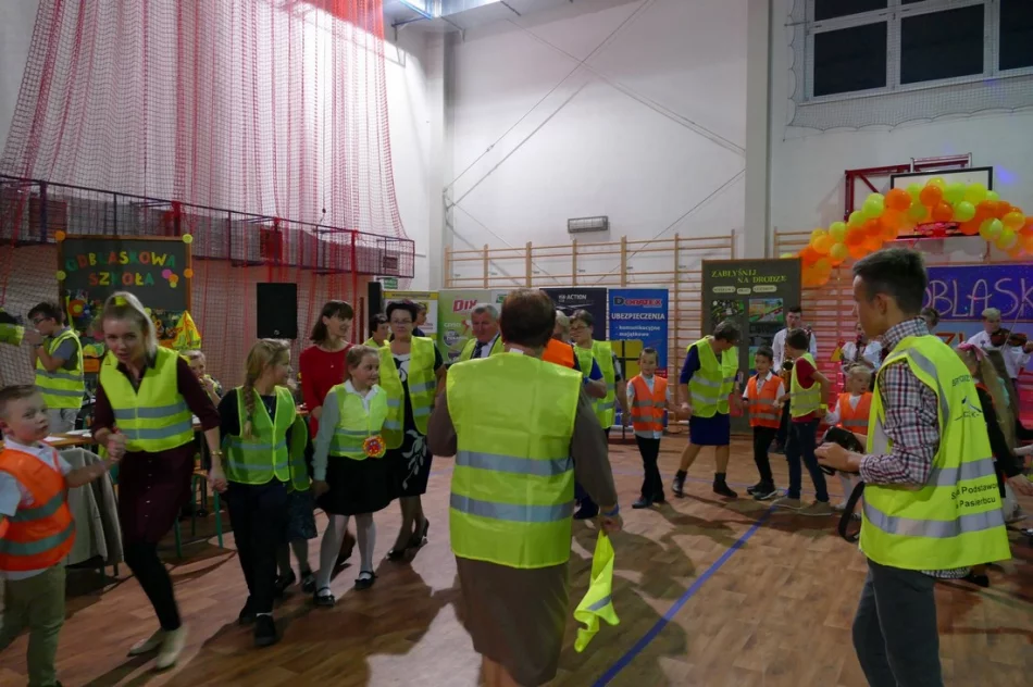 Wielka Gala Odblaskowa z „Inspektorem Wawelkiem” w Szkole Podstawowej w Pasierbcu  - zdjęcie 18