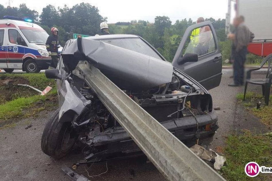 Bariera przebiła samochód na wylot. Kierowca trafił do szpitala - zdjęcie 2