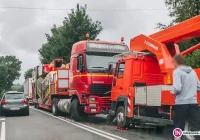 Trzy ciężarówki uszkodzone, mandat dla sprawcy - zdjęcie główne