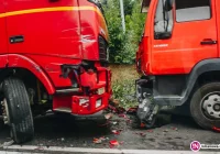 Zderzenie dwóch ciężarówek, wahadło na 'krajówce' - zdjęcie główne