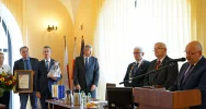 Ostatnia sesja Rady Powiatu. Podziękowania, pożegnania i zakłócanie obrad - zdjęcie 3