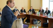 Ostatnia sesja Rady Powiatu. Podziękowania, pożegnania i zakłócanie obrad - zdjęcie 5