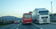 Kierowca ciężarówki doprowadził do zderzenia z 11-letnim rowerzystą - zdjęcie 2
