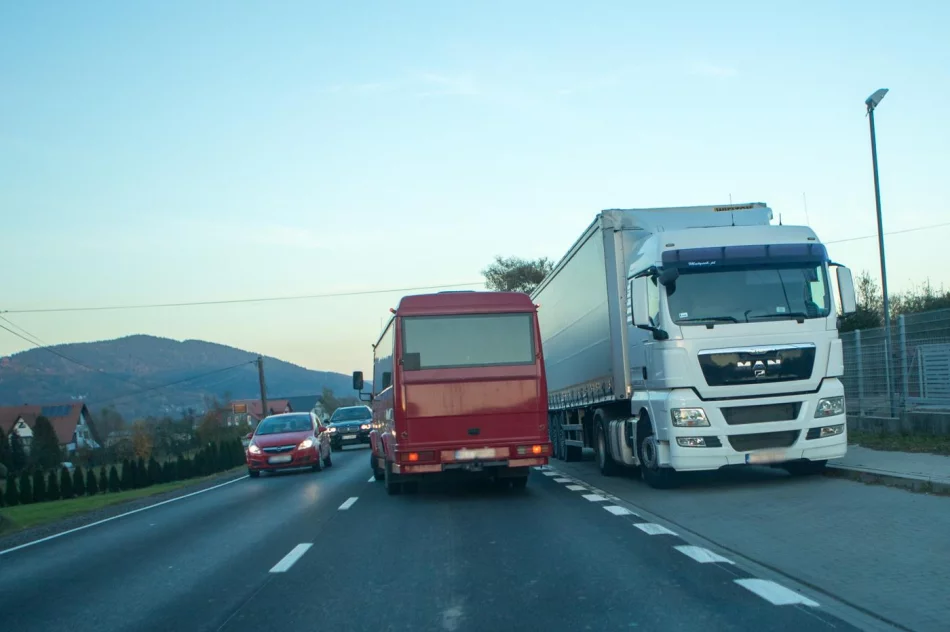 Kierowca ciężarówki doprowadził do zderzenia z 11-letnim rowerzystą - zdjęcie 2