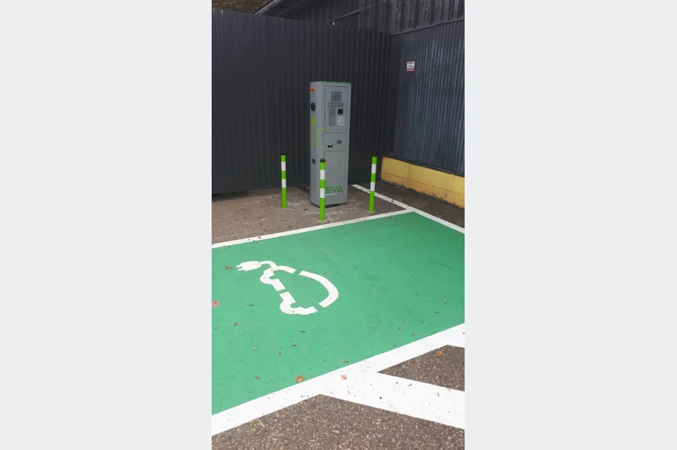 Pierwsza w Limanowej Stacja Ładowania samochodów elektrycznych EVA - zdjęcie 2