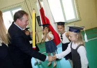 Pierwszoklasiści ślubowali w Siekierczynie nr 1 - zdjęcie główne