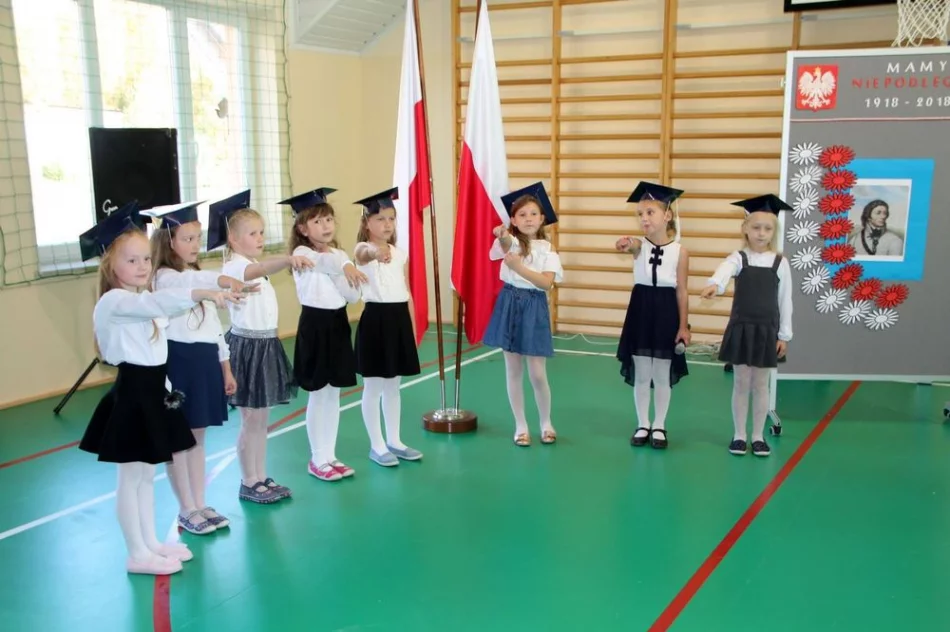 Pierwszoklasiści ślubowali w Siekierczynie nr 1 - zdjęcie 2