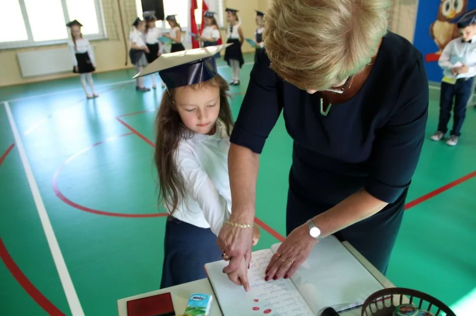 Pierwszoklasiści ślubowali w Siekierczynie nr 1 - zdjęcie 3