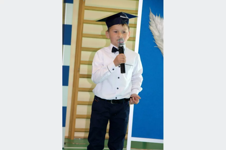 Pierwszoklasiści ślubowali w Siekierczynie nr 1 - zdjęcie 6